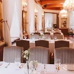 Zamek Hotel *