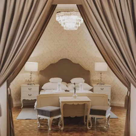Hotel Zamek *